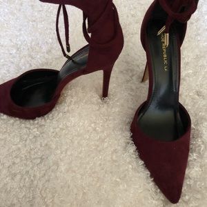 Lola Shoetique “Haute Attention” in Wine size 8
